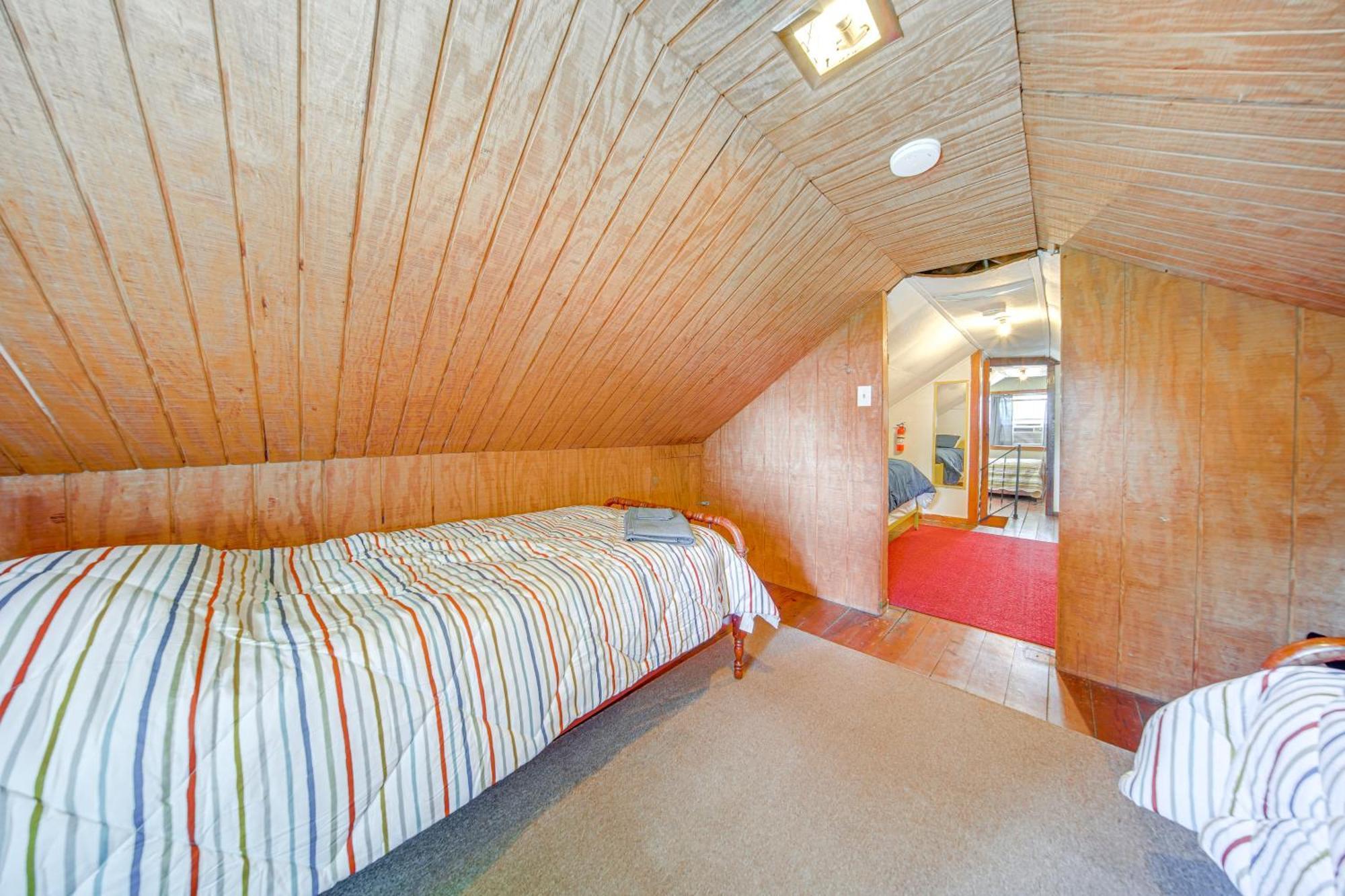 Steps To And Public Boat Ramp Holiday home *