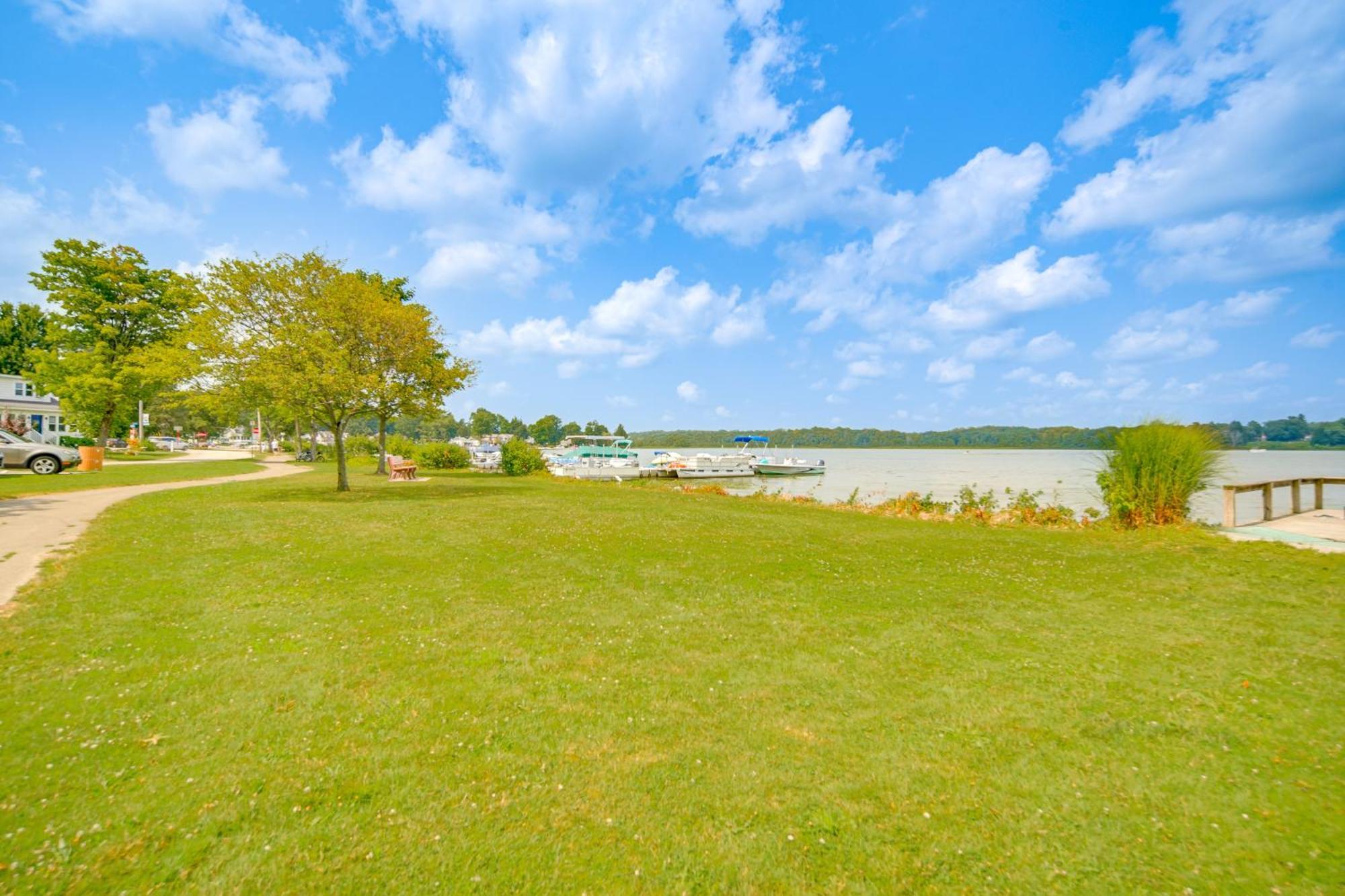 Steps To And Public Boat Ramp Holiday home